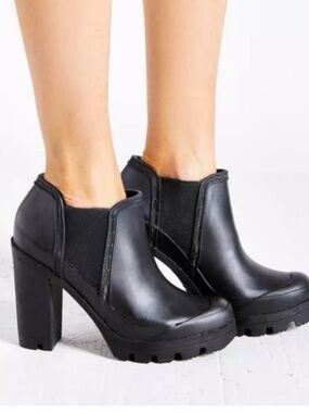 Hunter Women’s Original Chelsea Heel Boot size 9